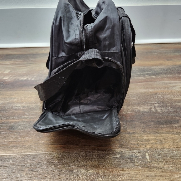 FORBES Black Duffle/ Gym Bag - Picture 7 of 9